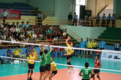 C&aacute;c cầu thủ trẻ của đội Sanest Kh&aacute;nh H&ograve;a đang c&oacute; phong độ ổn định v&agrave; m&agrave;n tr&igrave;nh diễn kh&aacute; tốt ở v&ograve;ng 2 m&ugrave;a giải năm nay.