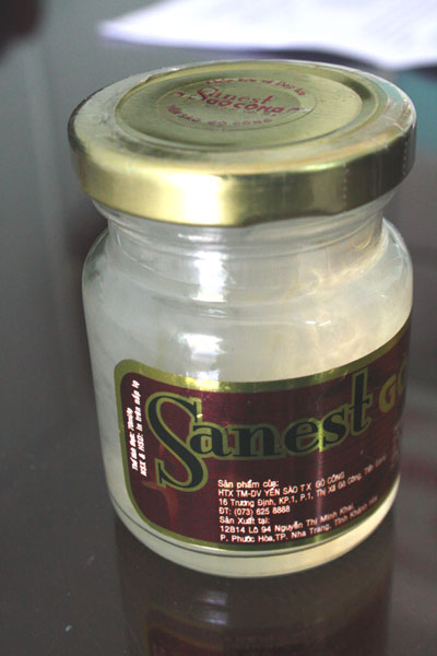 Sản ph&acirc;̉m &ldquo;Sanest G&ograve; C&ocirc;ng&rdquo; đ&atilde; &ldquo;ăn theo&rdquo; Thương hi&ecirc;̣u &ldquo;Sanest Kh&aacute;nh H&ograve;a&rdquo;.