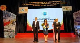 CÔNG TY CỔ PHẦN NƯỚC GIẢI KHÁT YẾN SÀO KHÁNH HÒA ĐÓN NHẬN CÚP VÀNG TOP TEN THƯƠNG HIỆU VIỆT UY TÍN