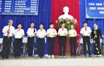Tôn vinh các nhà tài trợ và trao thưởng cho học sinh