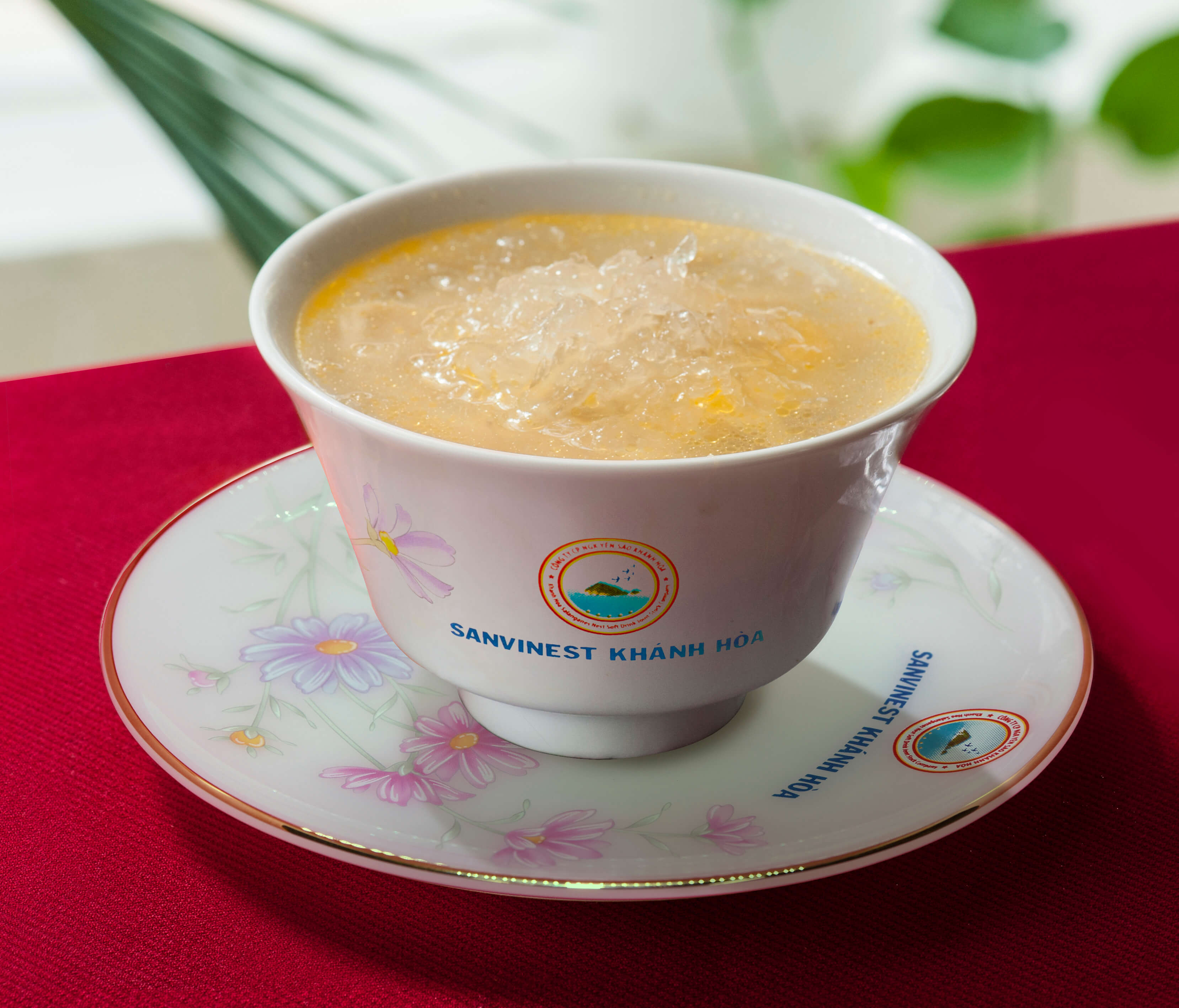 Súp yến sào thả gà