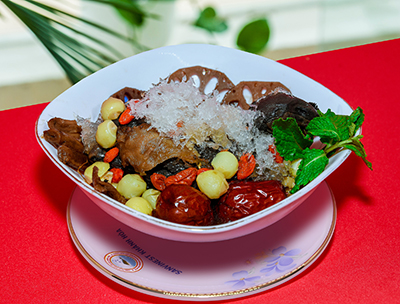 Gà ác tiềm yến sào